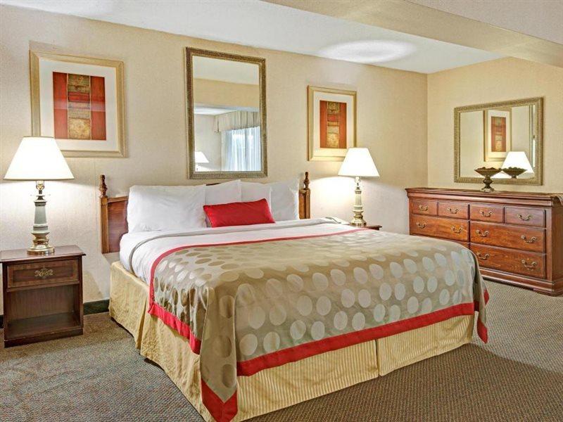 Ramada Overland Park Mission Buitenkant foto
