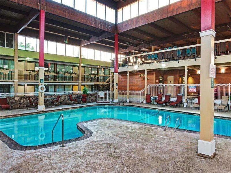 Ramada Overland Park Mission Buitenkant foto