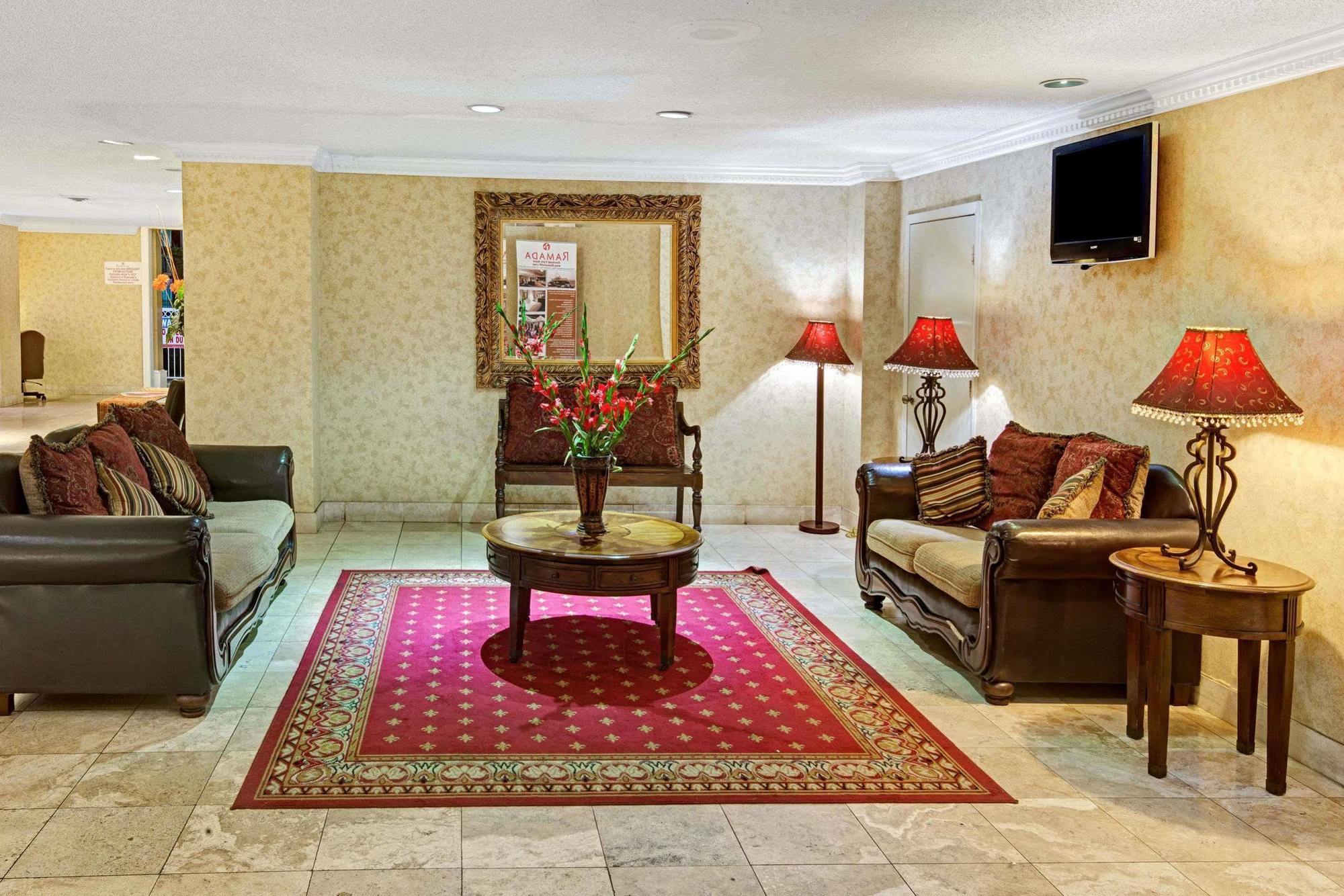 Ramada Overland Park Mission Buitenkant foto