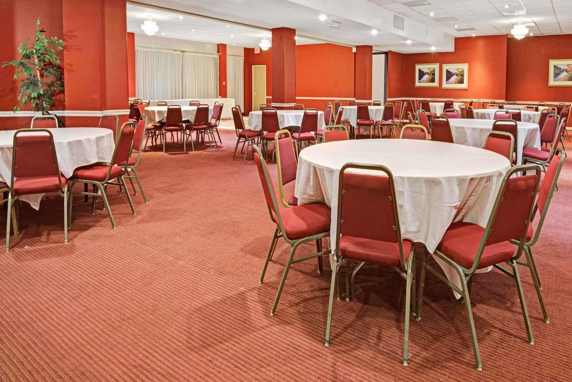 Ramada Overland Park Mission Buitenkant foto