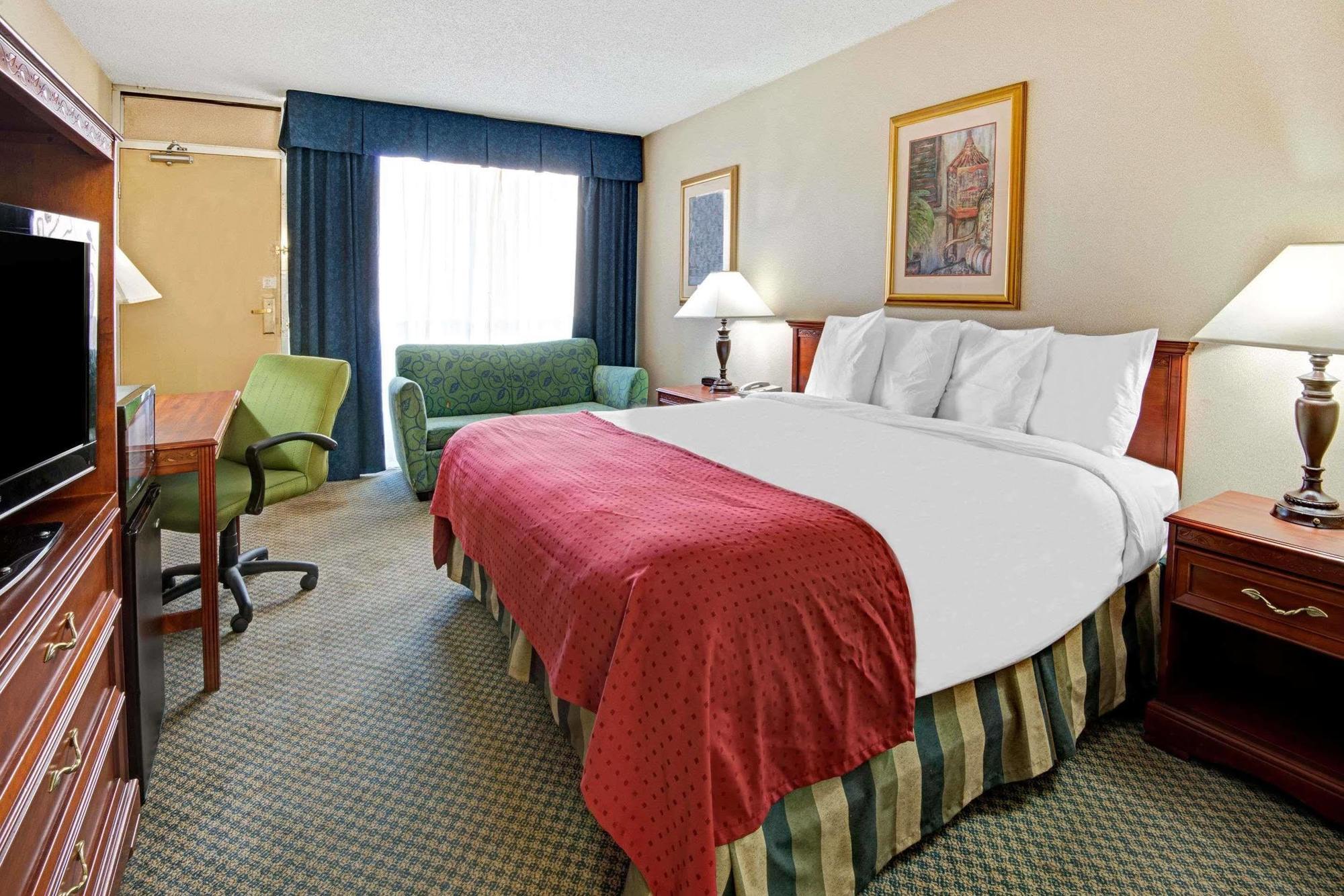 Ramada Overland Park Mission Buitenkant foto