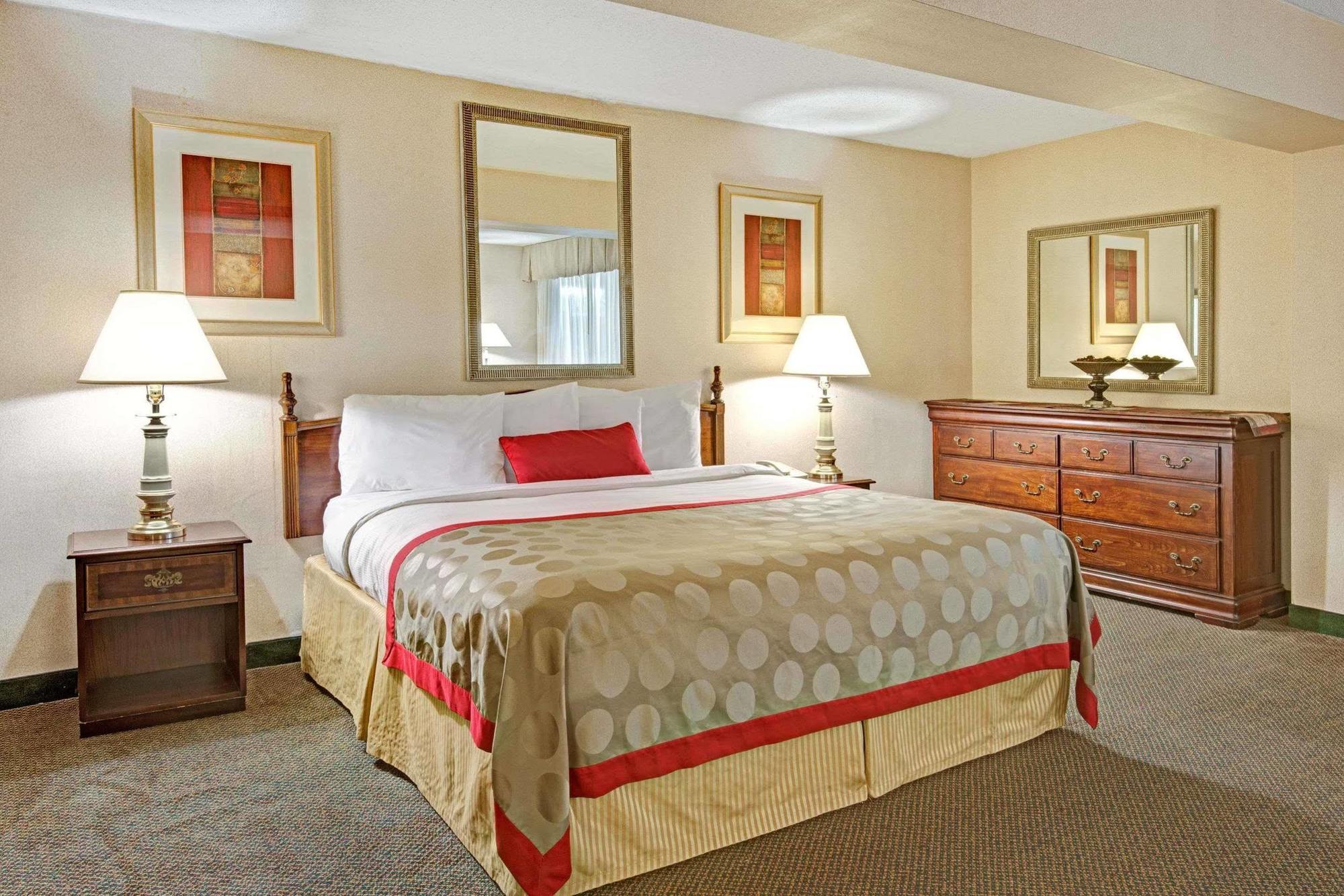 Ramada Overland Park Mission Buitenkant foto