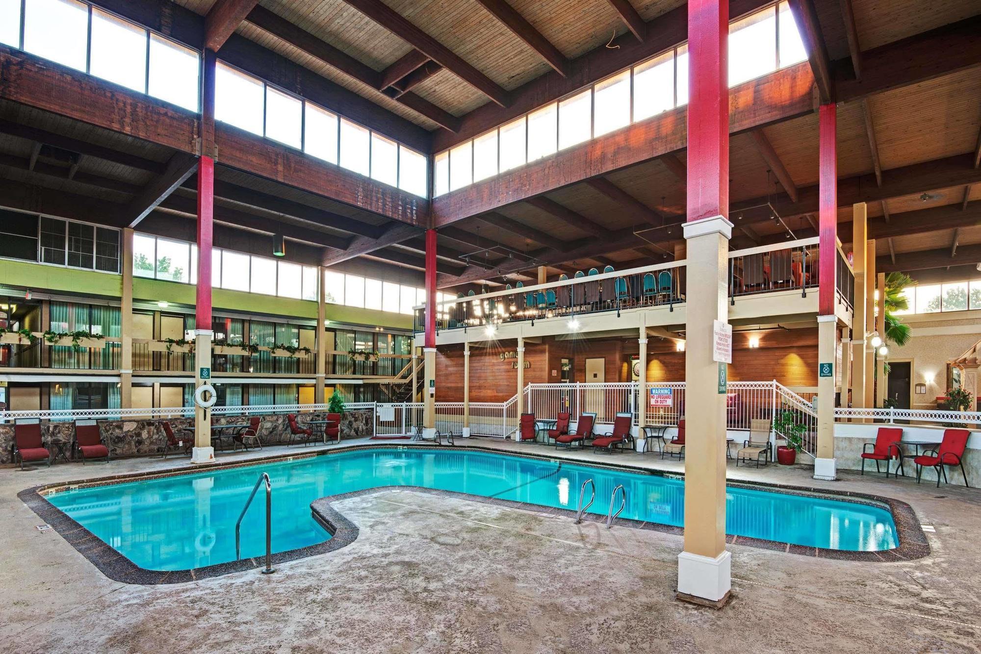Ramada Overland Park Mission Buitenkant foto