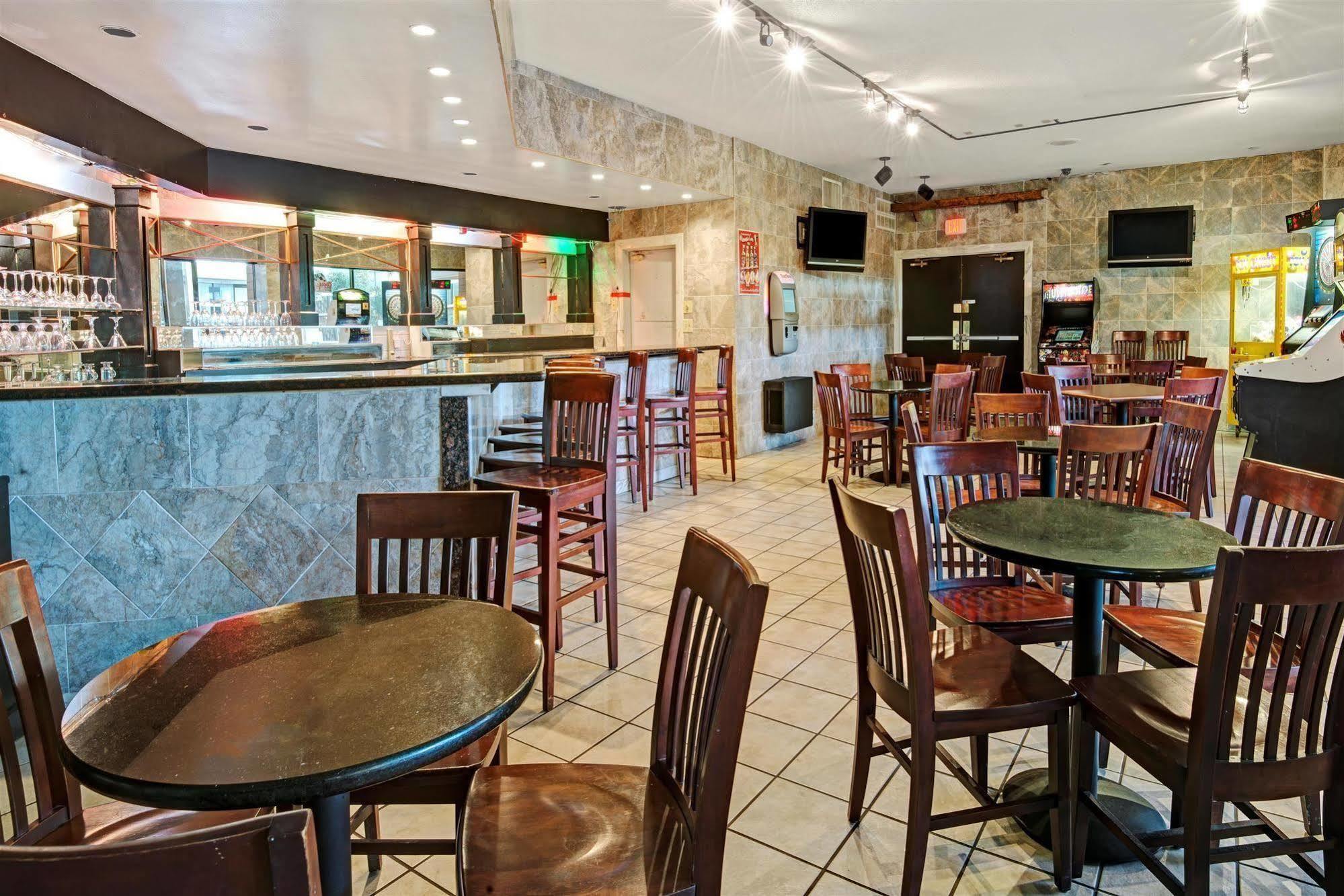Ramada Overland Park Mission Buitenkant foto